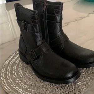 Black leather man boot size is 10 1/2